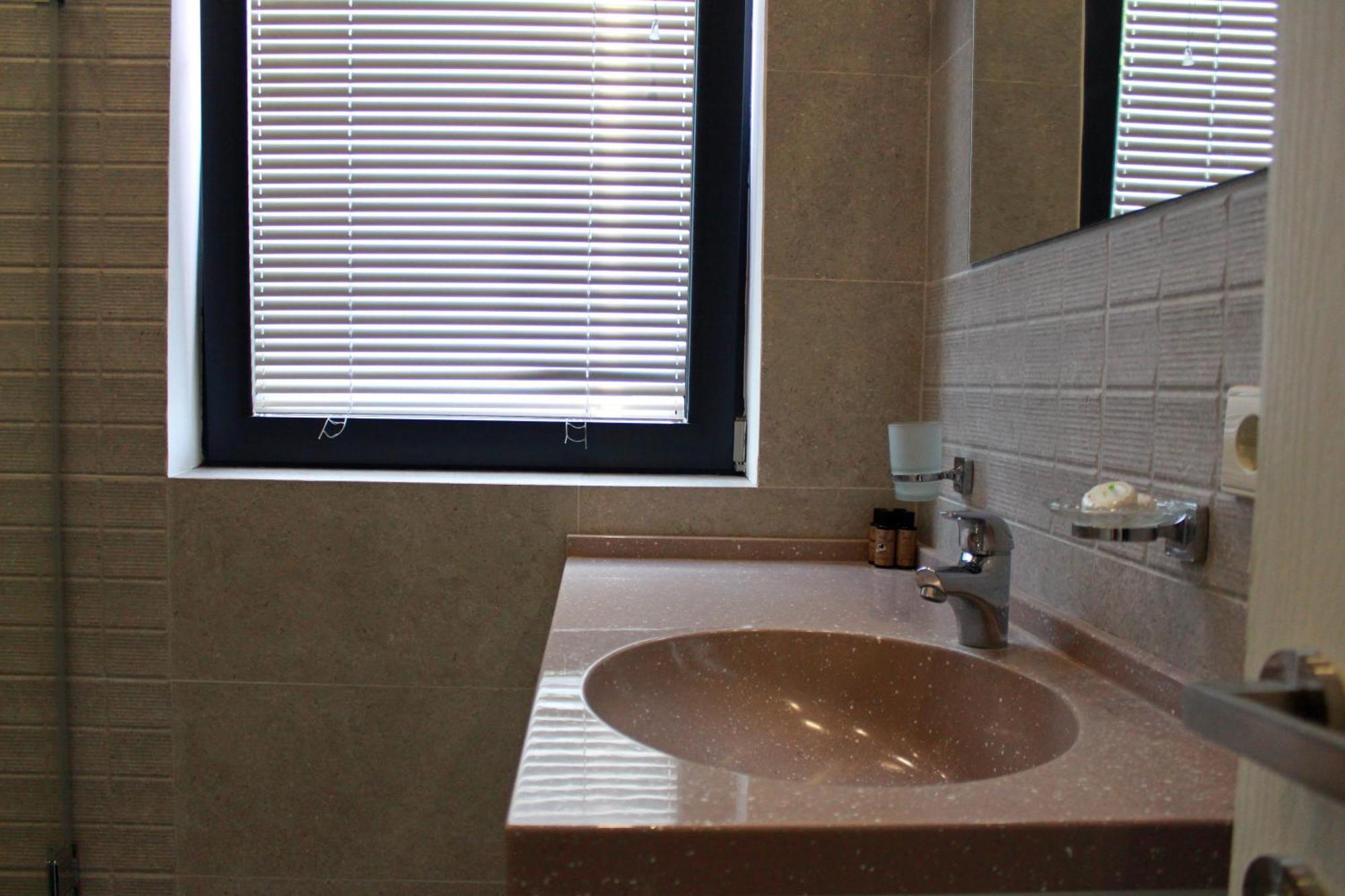 Hotel Winoterra Tbilissi Extérieur photo